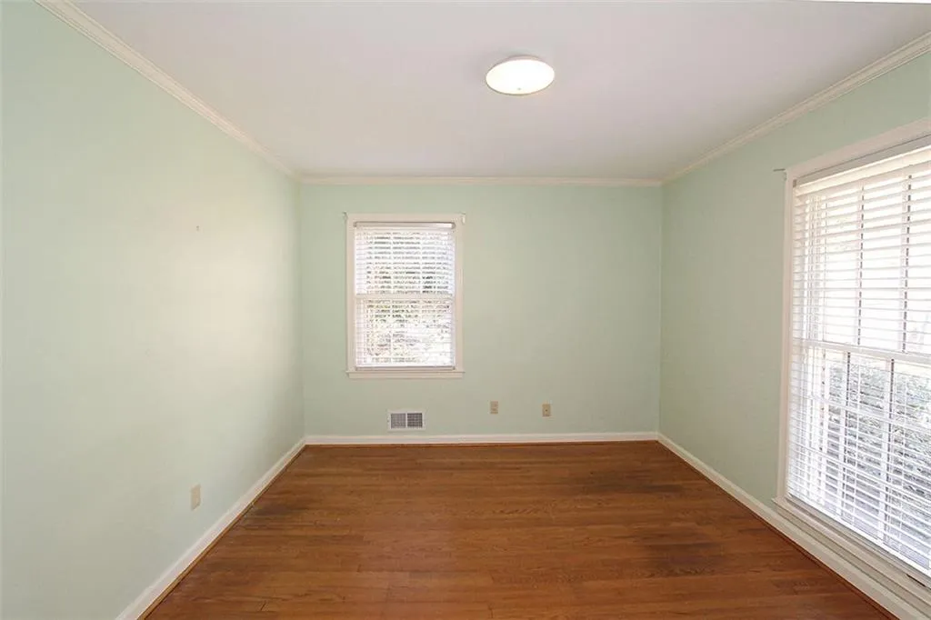 215 West Spalding Drive, Sandy Springs, Georgia 30328, 4 Bedrooms Bedrooms, ,3 BathroomsBathrooms,Residential,Sold,215 West Spalding Drive,5641262