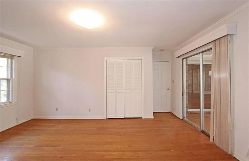 215 West Spalding Drive, Sandy Springs, Georgia 30328, 4 Bedrooms Bedrooms, ,3 BathroomsBathrooms,Residential,Sold,215 West Spalding Drive,5641262