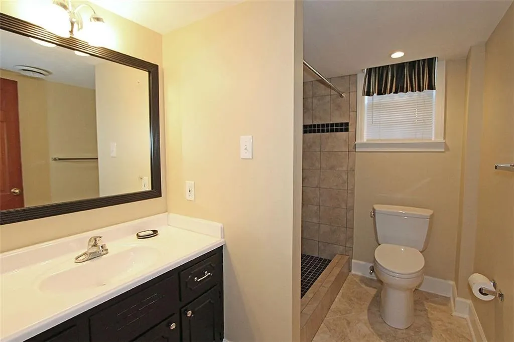 215 West Spalding Drive, Sandy Springs, Georgia 30328, 4 Bedrooms Bedrooms, ,3 BathroomsBathrooms,Residential,Sold,215 West Spalding Drive,5641262