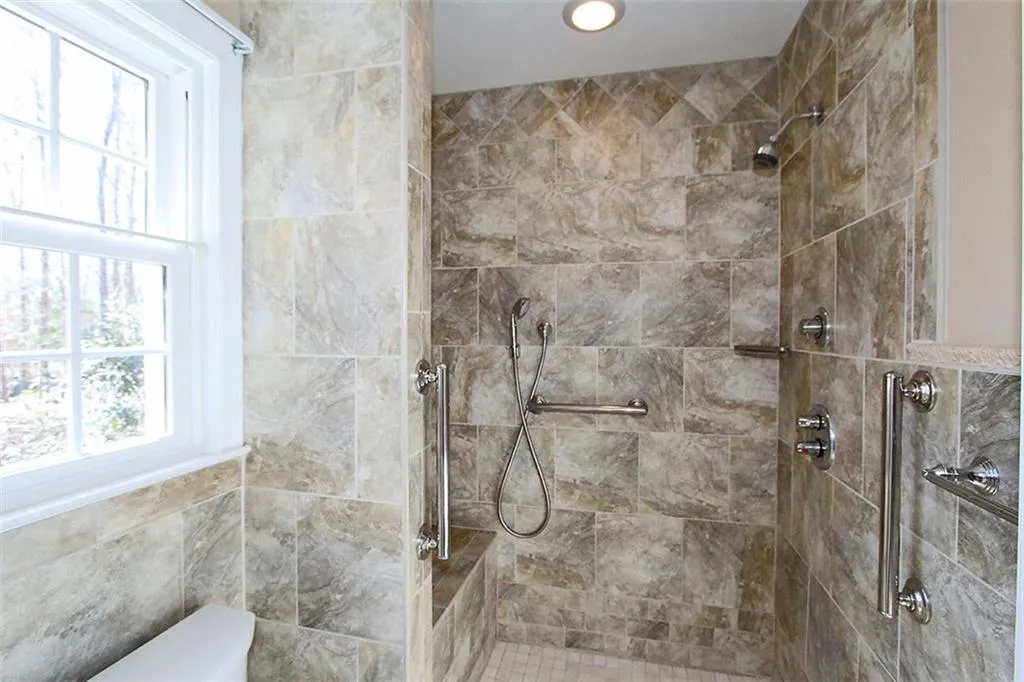 215 West Spalding Drive, Sandy Springs, Georgia 30328, 4 Bedrooms Bedrooms, ,3 BathroomsBathrooms,Residential,Sold,215 West Spalding Drive,5641262