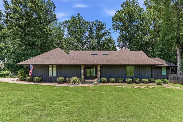 143 Woodlake Drive, Gainesville, Georgia 30506