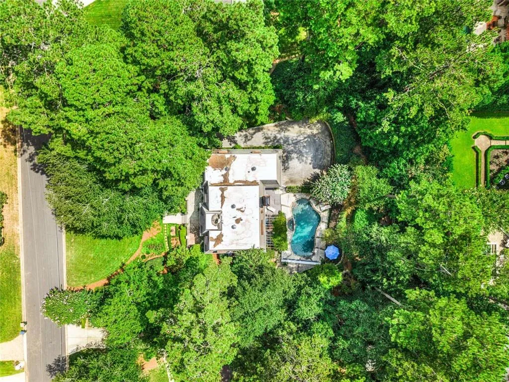 760 Weatherly Lane Nw, Atlanta, Georgia 30328, 4 Bedrooms Bedrooms, ,3 BathroomsBathrooms,Residential,For Sale,760 Weatherly Lane Nw,7649838