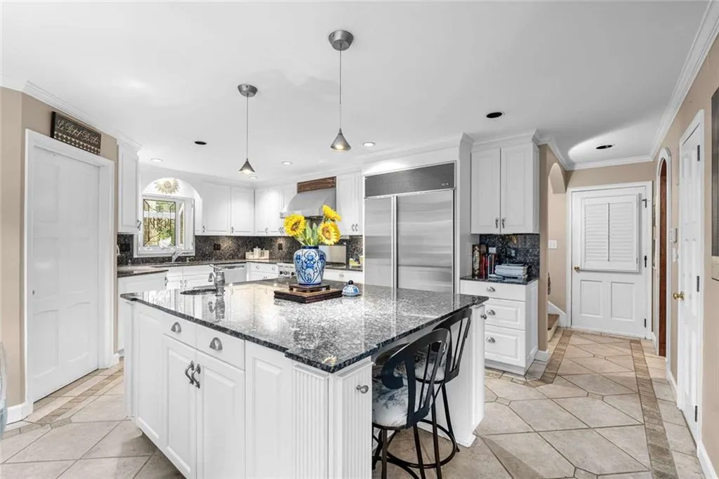 760 Weatherly Lane Nw, Atlanta, Georgia 30328, 4 Bedrooms Bedrooms, ,3 BathroomsBathrooms,Residential,For Sale,760 Weatherly Lane Nw,7649838