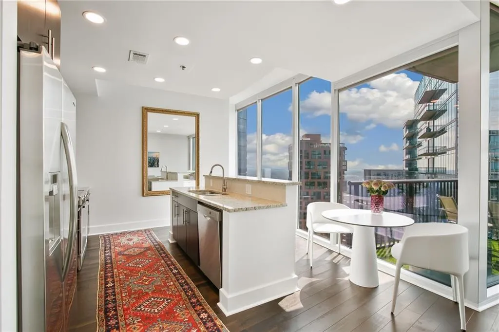 1080 Peachtree Street Ne Unit 2907, Atlanta, Georgia 30309, 1 Bedroom Bedrooms, ,1 BathroomBathrooms,Residential,For Sale,1080 Peachtree Street Ne Unit 2907,7645817