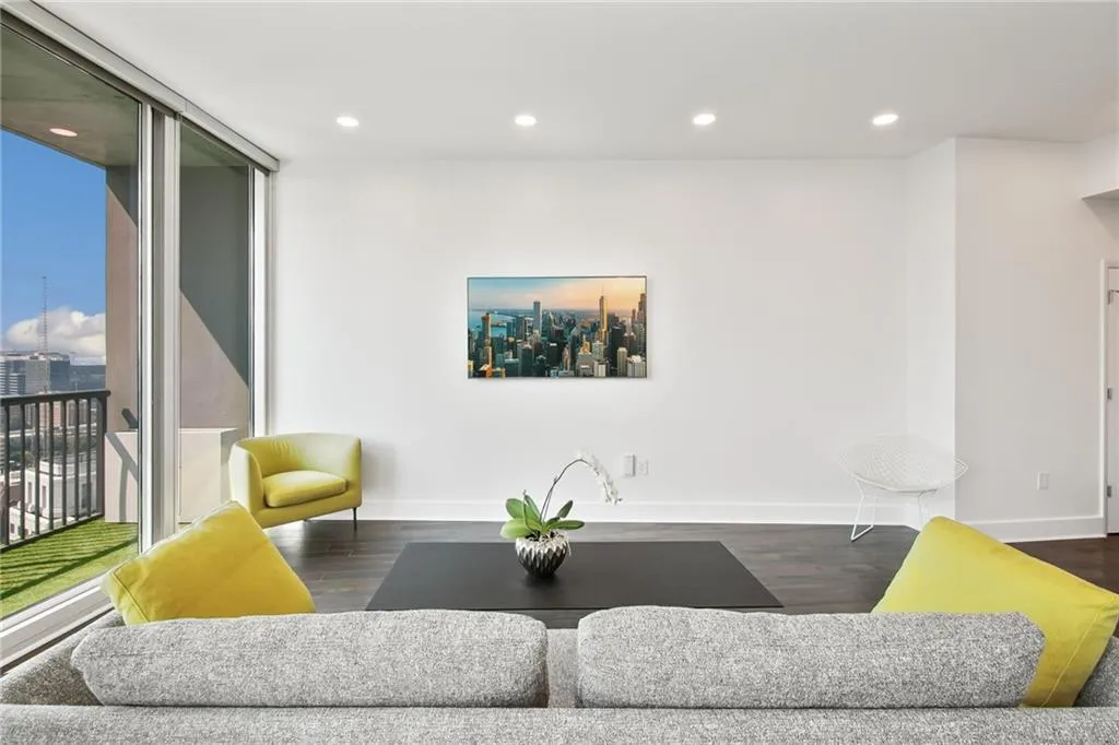 1080 Peachtree Street Ne Unit 2907, Atlanta, Georgia 30309, 1 Bedroom Bedrooms, ,1 BathroomBathrooms,Residential,For Sale,1080 Peachtree Street Ne Unit 2907,7645817