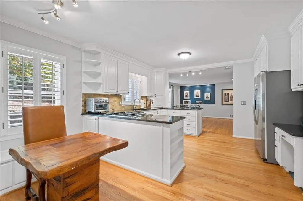 5161 Timber Trail S, Sandy Springs, Georgia 30342, 3 Bedrooms Bedrooms, ,2 BathroomsBathrooms,Residential,Sold,5161 Timber Trail S,7140778