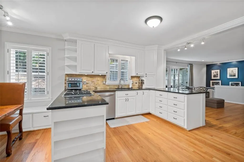 5161 Timber Trail S, Sandy Springs, Georgia 30342, 3 Bedrooms Bedrooms, ,2 BathroomsBathrooms,Residential,Sold,5161 Timber Trail S,7140778