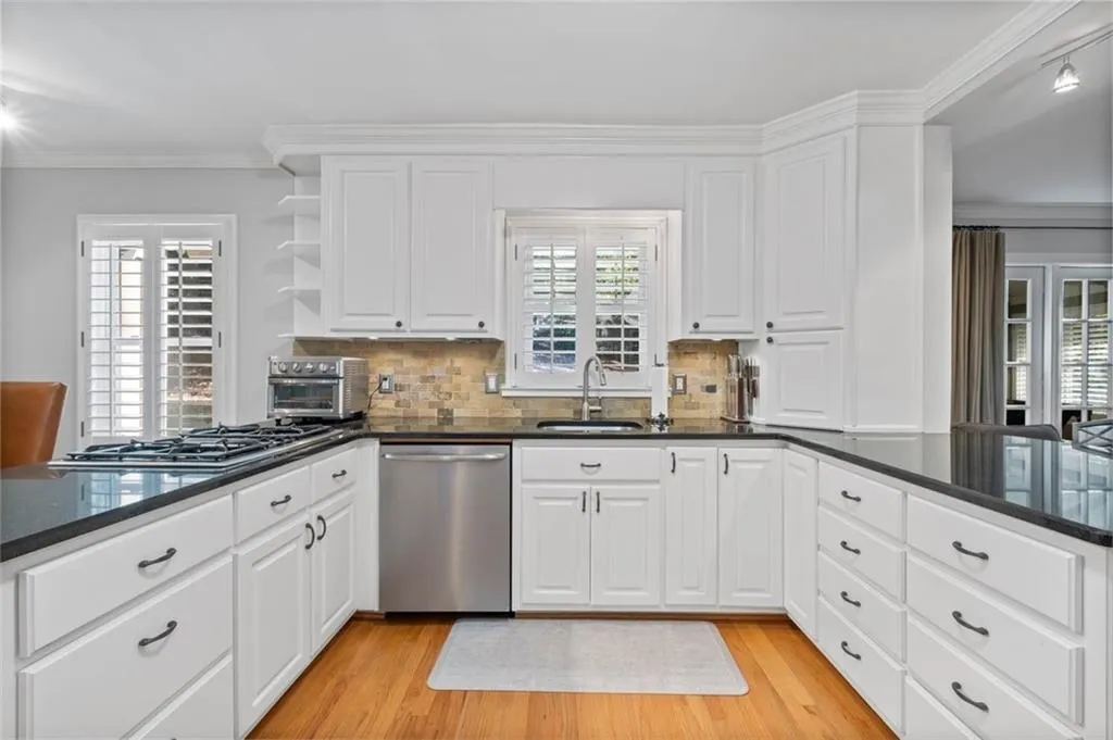 5161 Timber Trail S, Sandy Springs, Georgia 30342, 3 Bedrooms Bedrooms, ,2 BathroomsBathrooms,Residential,Sold,5161 Timber Trail S,7140778