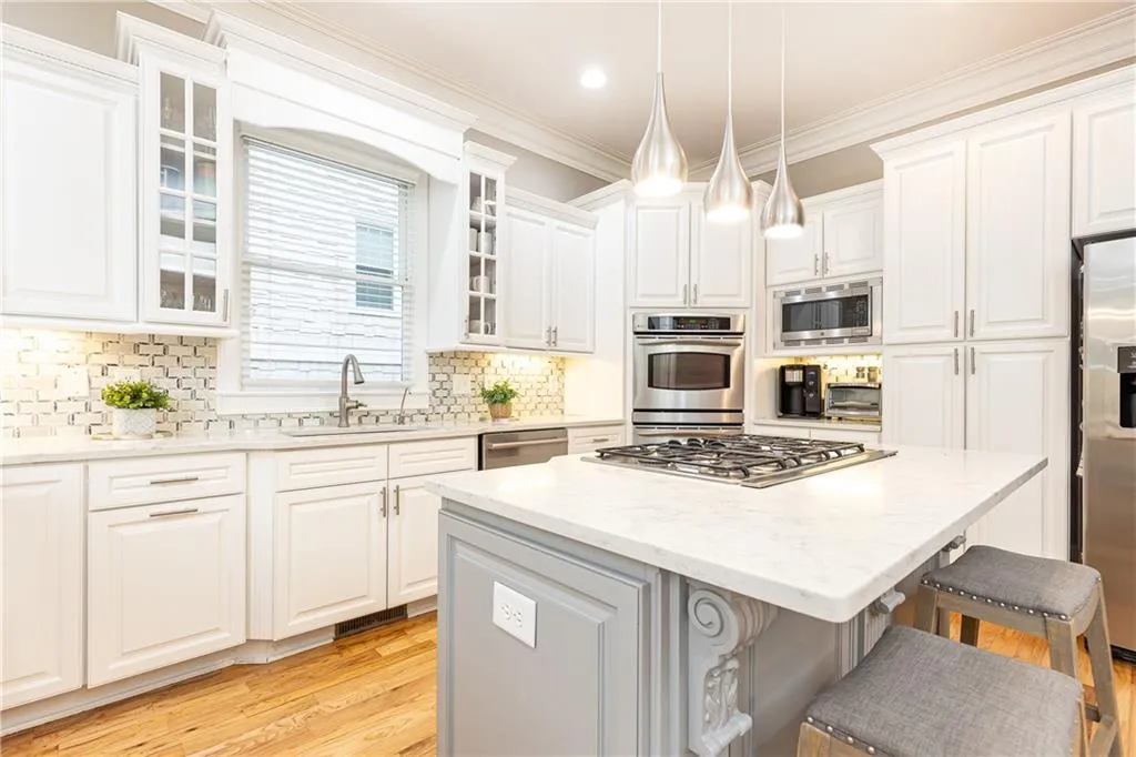 120 Windsor Cove, Atlanta, Georgia 30328, 5 Bedrooms Bedrooms, ,5 BathroomsBathrooms,Residential,Sold,120 Windsor Cove,7545175