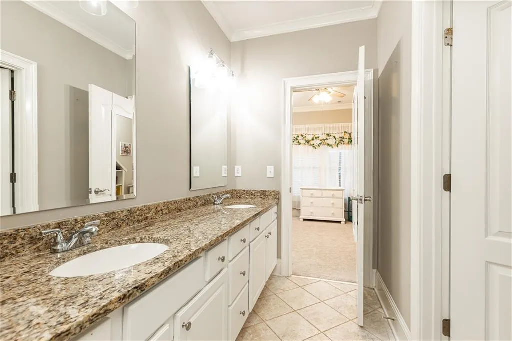 shared bathroom for bedroom 3 & 4