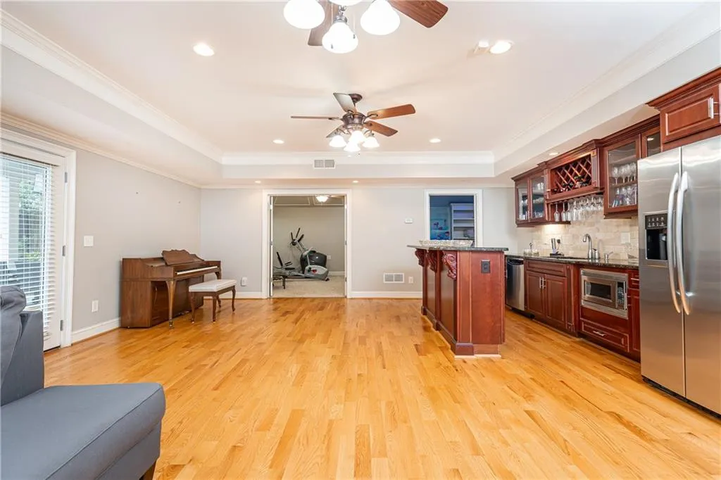 full kitchen