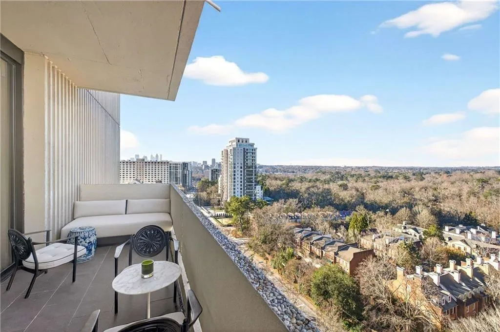 2575 Peachtree Road Ne Unit 18c, Atlanta, Georgia 30305, 2 Bedrooms Bedrooms, 0 ,2 BathroomsBathrooms,Residential,For Sale,2575 Peachtree Road Ne Unit 18c,7706766