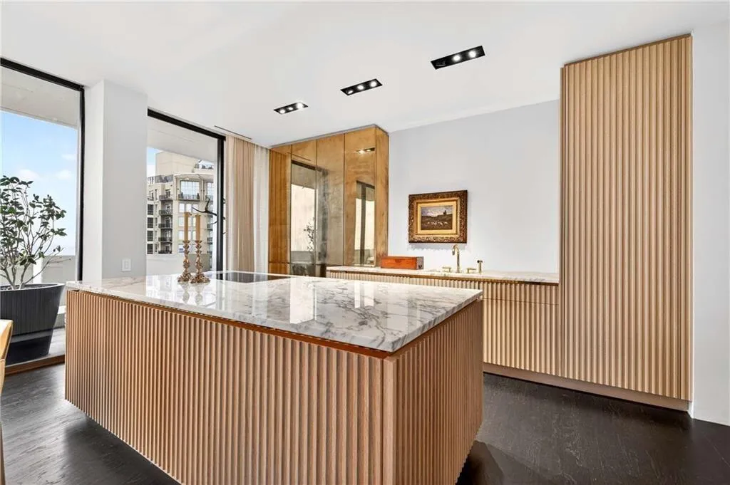 2575 Peachtree Road Ne Unit 18c, Atlanta, Georgia 30305, 2 Bedrooms Bedrooms, 0 ,2 BathroomsBathrooms,Residential,For Sale,2575 Peachtree Road Ne Unit 18c,7706766