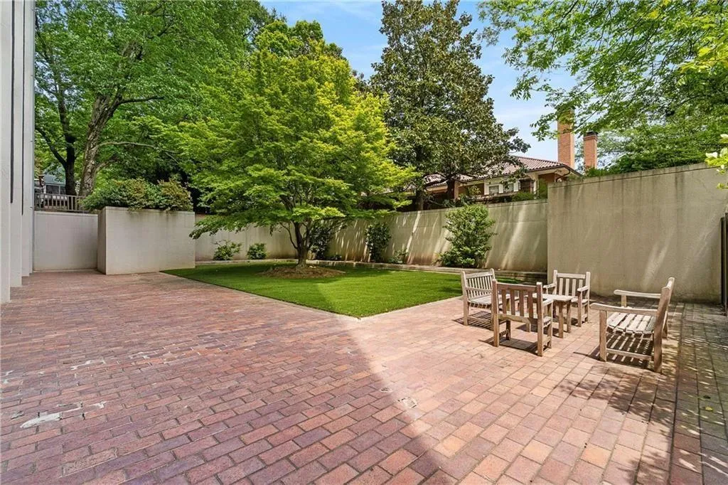 2575 Peachtree Road Ne Unit 18c, Atlanta, Georgia 30305, 2 Bedrooms Bedrooms, 0 ,2 BathroomsBathrooms,Residential,For Sale,2575 Peachtree Road Ne Unit 18c,7706766