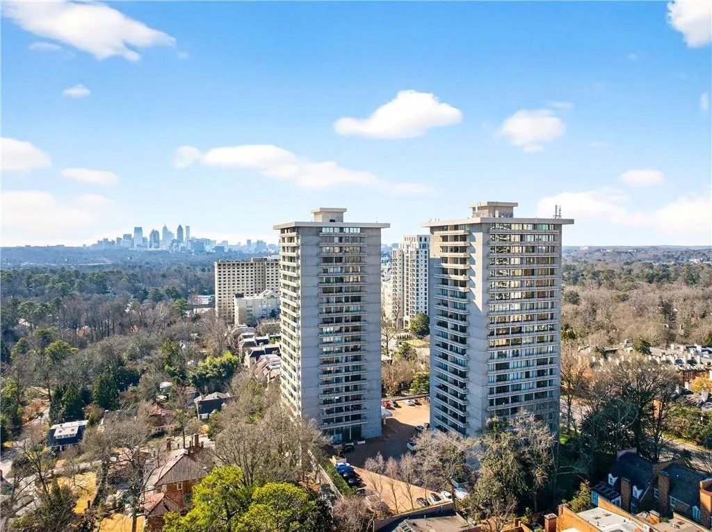 2575 Peachtree Road Ne Unit 18c, Atlanta, Georgia 30305, 2 Bedrooms Bedrooms, 0 ,2 BathroomsBathrooms,Residential,For Sale,2575 Peachtree Road Ne Unit 18c,7706766