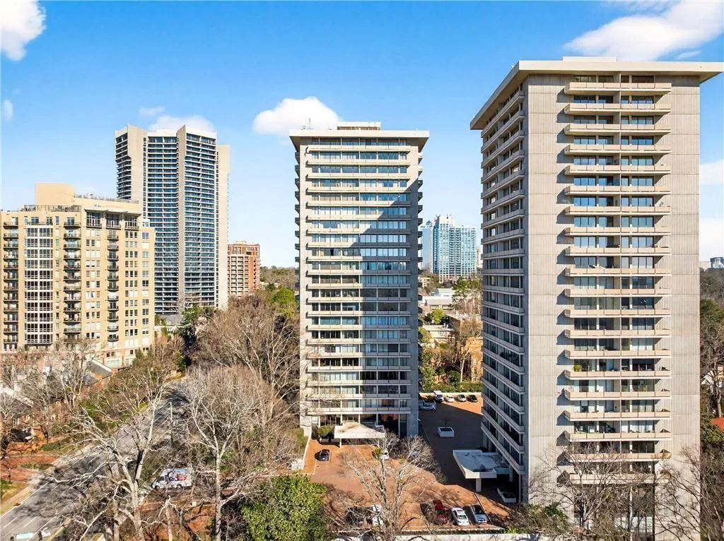 2575 Peachtree Road Ne Unit 18c, Atlanta, Georgia 30305, 2 Bedrooms Bedrooms, 0 ,2 BathroomsBathrooms,Residential,For Sale,2575 Peachtree Road Ne Unit 18c,7706766