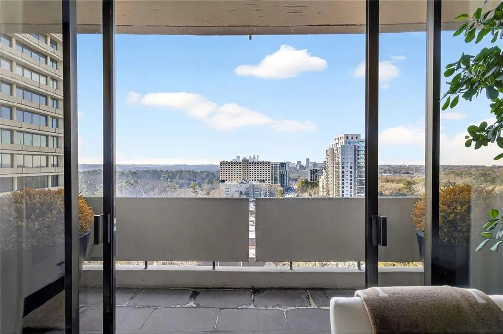 2575 Peachtree Road Ne Unit 18c, Atlanta, Georgia 30305, 2 Bedrooms Bedrooms, 0 ,2 BathroomsBathrooms,Residential,For Sale,2575 Peachtree Road Ne Unit 18c,7706766