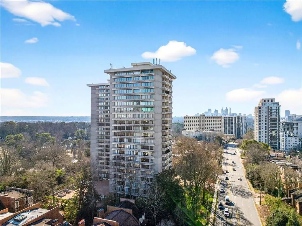 2575 Peachtree Road Ne Unit 18c, Atlanta, Georgia 30305, 2 Bedrooms Bedrooms, 0 ,2 BathroomsBathrooms,Residential,For Sale,2575 Peachtree Road Ne Unit 18c,7706766