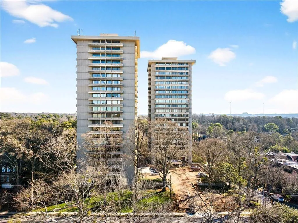 2575 Peachtree Road Ne Unit 18c, Atlanta, Georgia 30305, 2 Bedrooms Bedrooms, 0 ,2 BathroomsBathrooms,Residential,For Sale,2575 Peachtree Road Ne Unit 18c,7706766