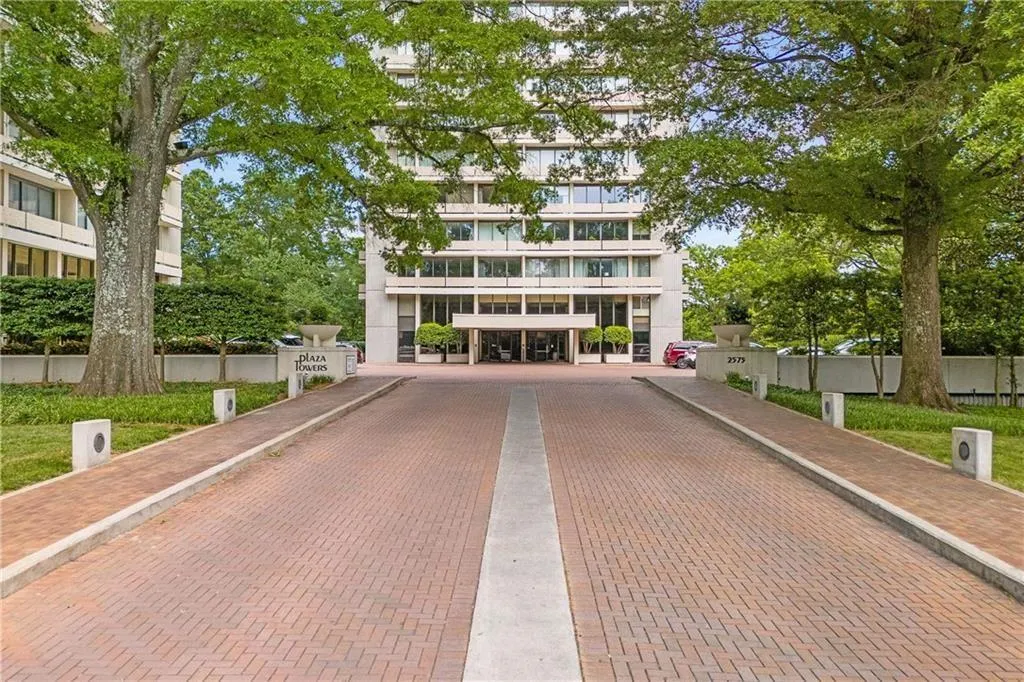 2575 Peachtree Road Ne Unit 18c, Atlanta, Georgia 30305, 2 Bedrooms Bedrooms, 0 ,2 BathroomsBathrooms,Residential,For Sale,2575 Peachtree Road Ne Unit 18c,7706766