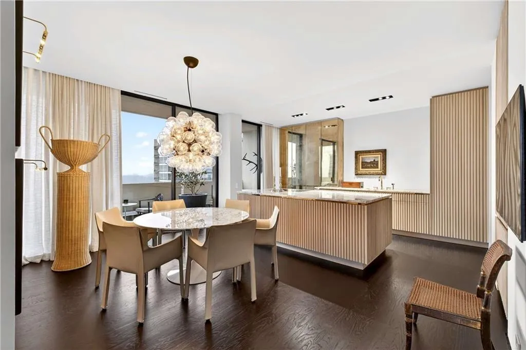 2575 Peachtree Road Ne Unit 18c, Atlanta, Georgia 30305, 2 Bedrooms Bedrooms, 0 ,2 BathroomsBathrooms,Residential,For Sale,2575 Peachtree Road Ne Unit 18c,7706766