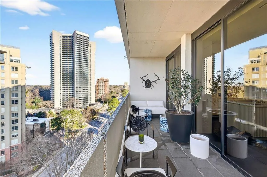 2575 Peachtree Road Ne Unit 18c, Atlanta, Georgia 30305, 2 Bedrooms Bedrooms, 0 ,2 BathroomsBathrooms,Residential,For Sale,2575 Peachtree Road Ne Unit 18c,7706766