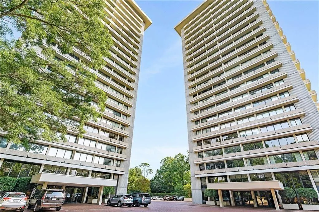 2575 Peachtree Road Ne Unit 18c, Atlanta, Georgia 30305, 2 Bedrooms Bedrooms, 0 ,2 BathroomsBathrooms,Residential,For Sale,2575 Peachtree Road Ne Unit 18c,7706766
