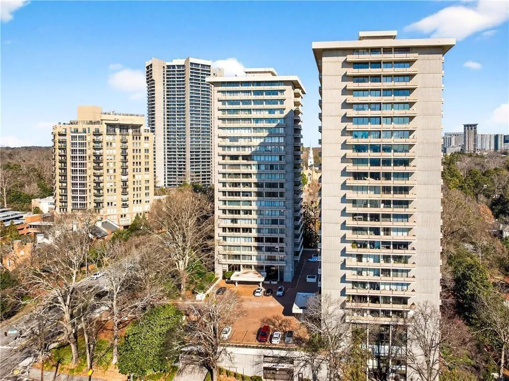 2575 Peachtree Road Ne Unit 18c, Atlanta, Georgia 30305, 2 Bedrooms Bedrooms, 0 ,2 BathroomsBathrooms,Residential,For Sale,2575 Peachtree Road Ne Unit 18c,7706766