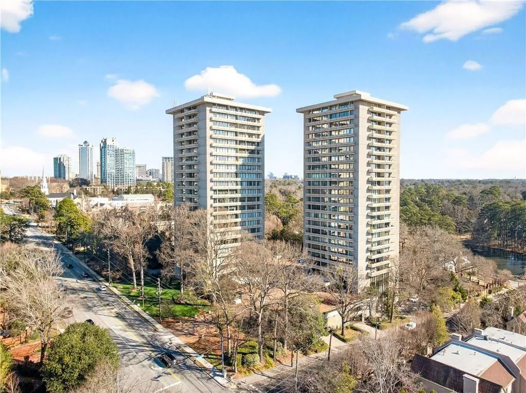 2575 Peachtree Road Ne Unit 18c, Atlanta, Georgia 30305, 2 Bedrooms Bedrooms, 0 ,2 BathroomsBathrooms,Residential,For Sale,2575 Peachtree Road Ne Unit 18c,7706766
