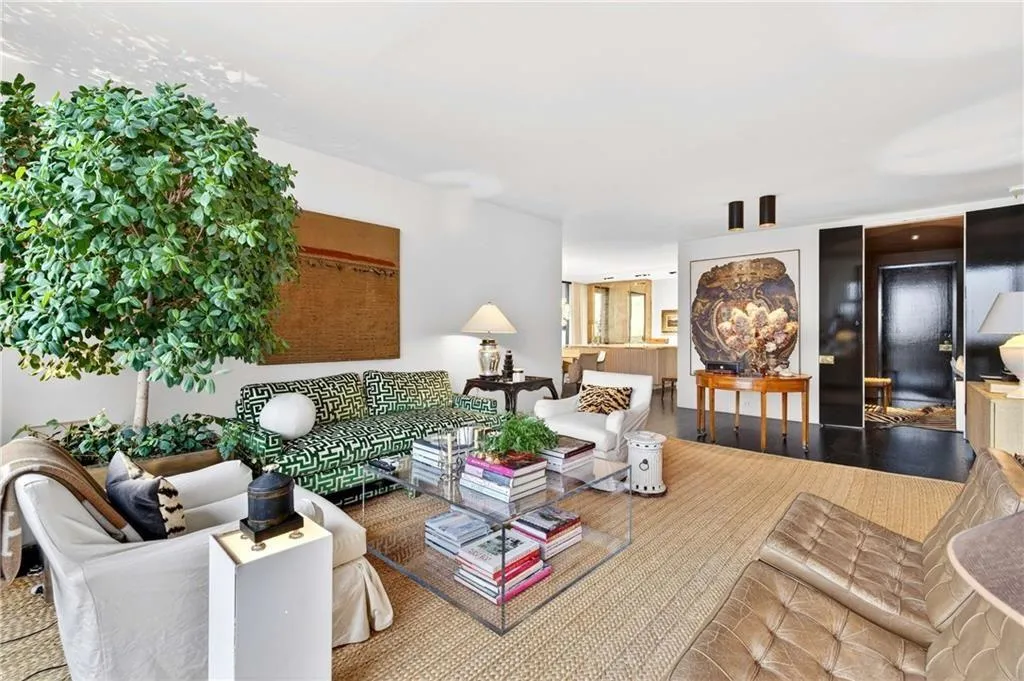 2575 Peachtree Road Ne Unit 18c, Atlanta, Georgia 30305, 2 Bedrooms Bedrooms, 0 ,2 BathroomsBathrooms,Residential,For Sale,2575 Peachtree Road Ne Unit 18c,7706766