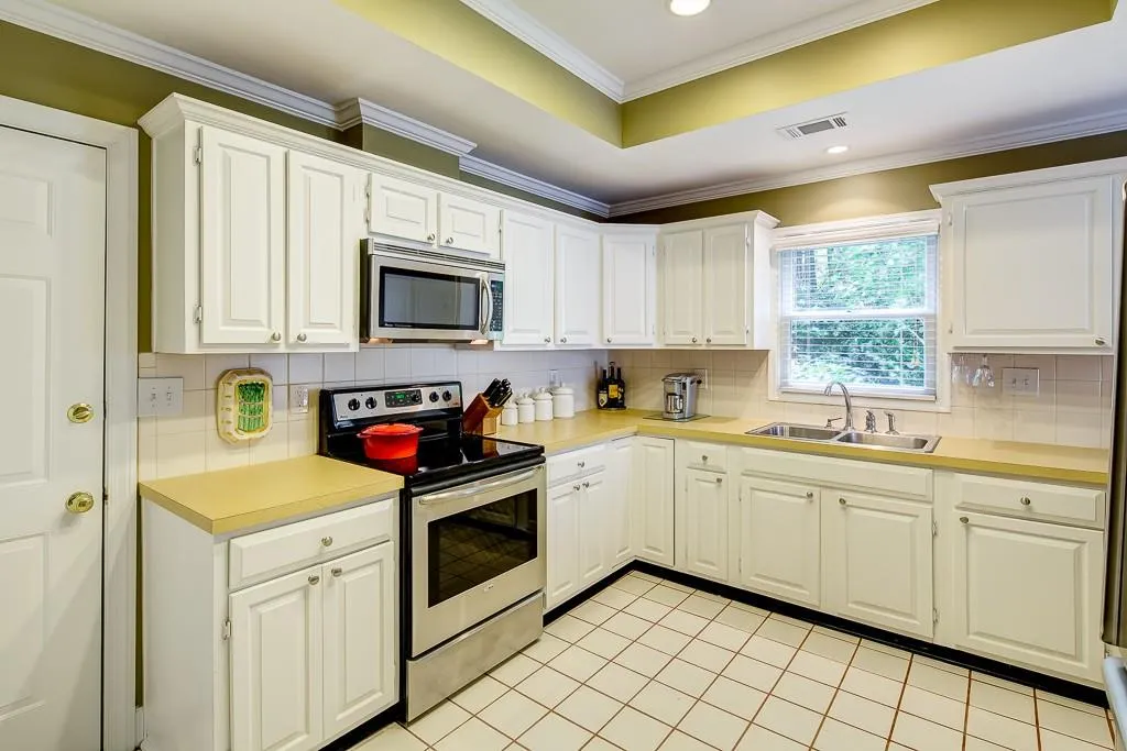 47 Vernon Glen Court, Dunwoody, Georgia 30338, 3 Bedrooms Bedrooms, ,2 BathroomsBathrooms,Residential,Sold,47 Vernon Glen Court,5688633