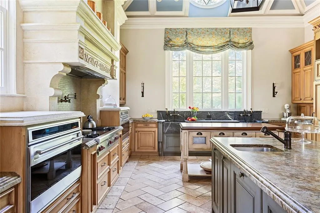 3560 Ridgewood Road Nw, Atlanta, Georgia 30327, 7 Bedrooms Bedrooms, ,9 BathroomsBathrooms,Residential,For Sale,3560 Ridgewood Road Nw,7641455