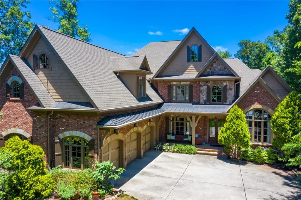 366 Stables Court, Sandy Springs, Georgia 30350, 7 Bedrooms Bedrooms, ,5 BathroomsBathrooms,Residential,Sold,366 Stables Court,6705243