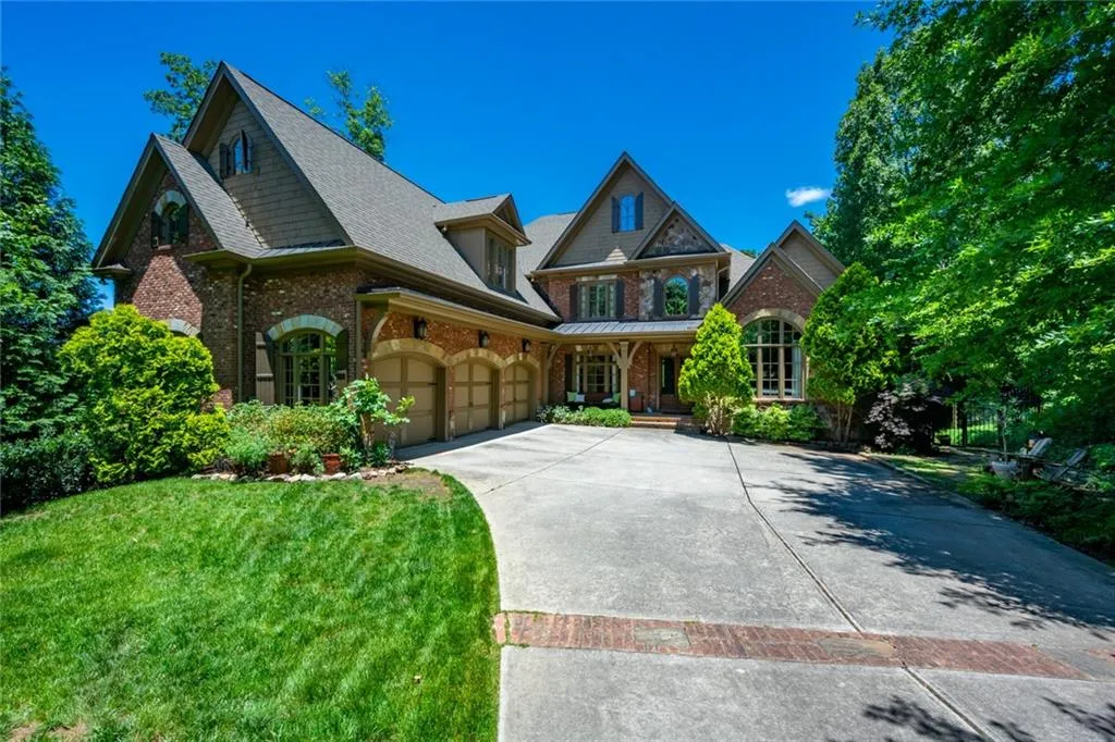 366 Stables Court, Sandy Springs, Georgia 30350, 7 Bedrooms Bedrooms, ,5 BathroomsBathrooms,Residential,Sold,366 Stables Court,6705243