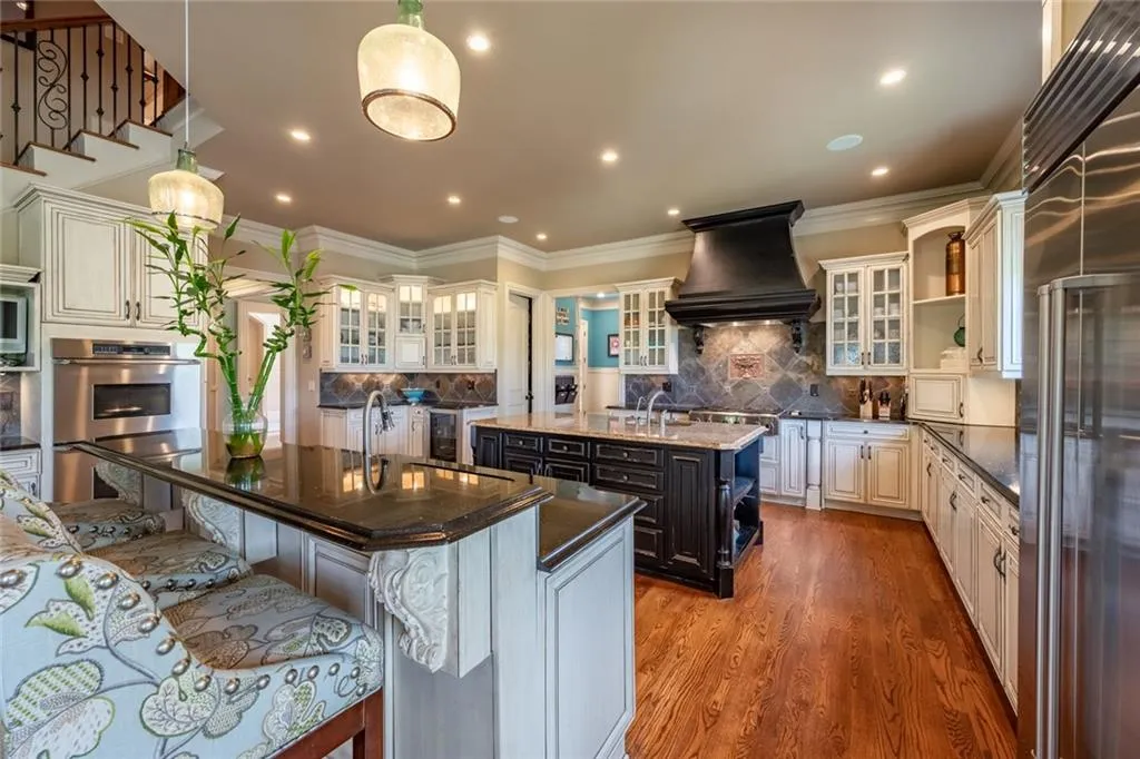 366 Stables Court, Sandy Springs, Georgia 30350, 7 Bedrooms Bedrooms, ,5 BathroomsBathrooms,Residential,Sold,366 Stables Court,6705243