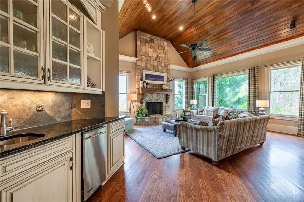 366 Stables Court, Sandy Springs, Georgia 30350, 7 Bedrooms Bedrooms, ,5 BathroomsBathrooms,Residential,Sold,366 Stables Court,6705243