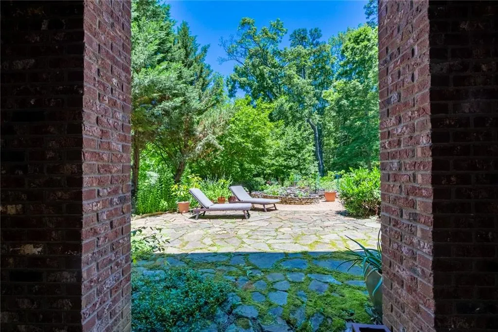 366 Stables Court, Sandy Springs, Georgia 30350, 7 Bedrooms Bedrooms, ,5 BathroomsBathrooms,Residential,Sold,366 Stables Court,6705243