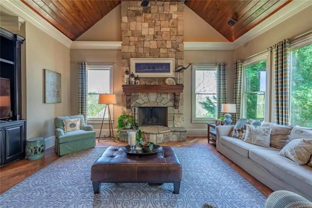 366 Stables Court, Sandy Springs, Georgia 30350, 7 Bedrooms Bedrooms, ,5 BathroomsBathrooms,Residential,Sold,366 Stables Court,6705243