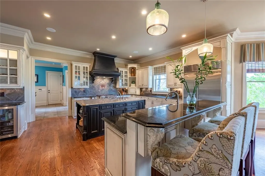 366 Stables Court, Sandy Springs, Georgia 30350, 7 Bedrooms Bedrooms, ,5 BathroomsBathrooms,Residential,Sold,366 Stables Court,6705243