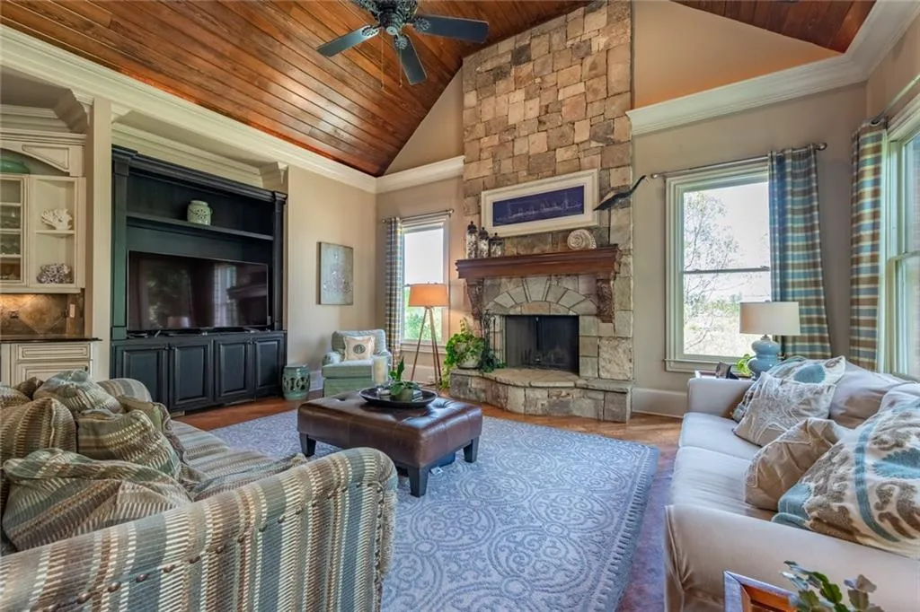 366 Stables Court, Sandy Springs, Georgia 30350, 7 Bedrooms Bedrooms, ,5 BathroomsBathrooms,Residential,Sold,366 Stables Court,6705243