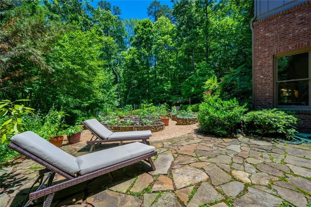 366 Stables Court, Sandy Springs, Georgia 30350, 7 Bedrooms Bedrooms, ,5 BathroomsBathrooms,Residential,Sold,366 Stables Court,6705243