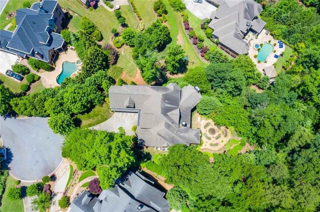 366 Stables Court, Sandy Springs, Georgia 30350, 7 Bedrooms Bedrooms, ,5 BathroomsBathrooms,Residential,Sold,366 Stables Court,6705243