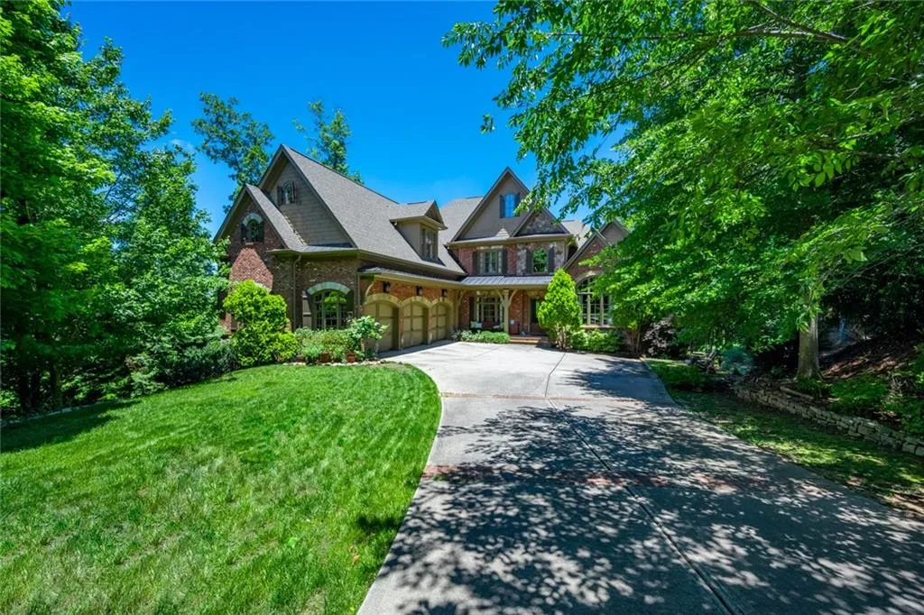 366 Stables Court, Sandy Springs, Georgia 30350, 7 Bedrooms Bedrooms, ,5 BathroomsBathrooms,Residential,Sold,366 Stables Court,6705243