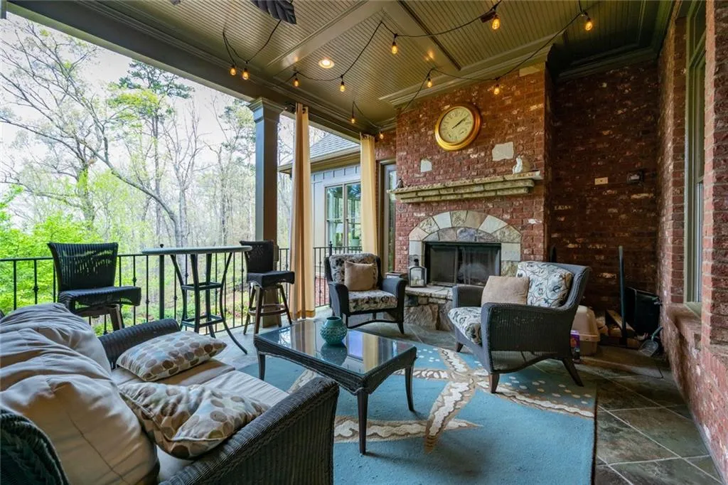 366 Stables Court, Sandy Springs, Georgia 30350, 7 Bedrooms Bedrooms, ,5 BathroomsBathrooms,Residential,Sold,366 Stables Court,6705243