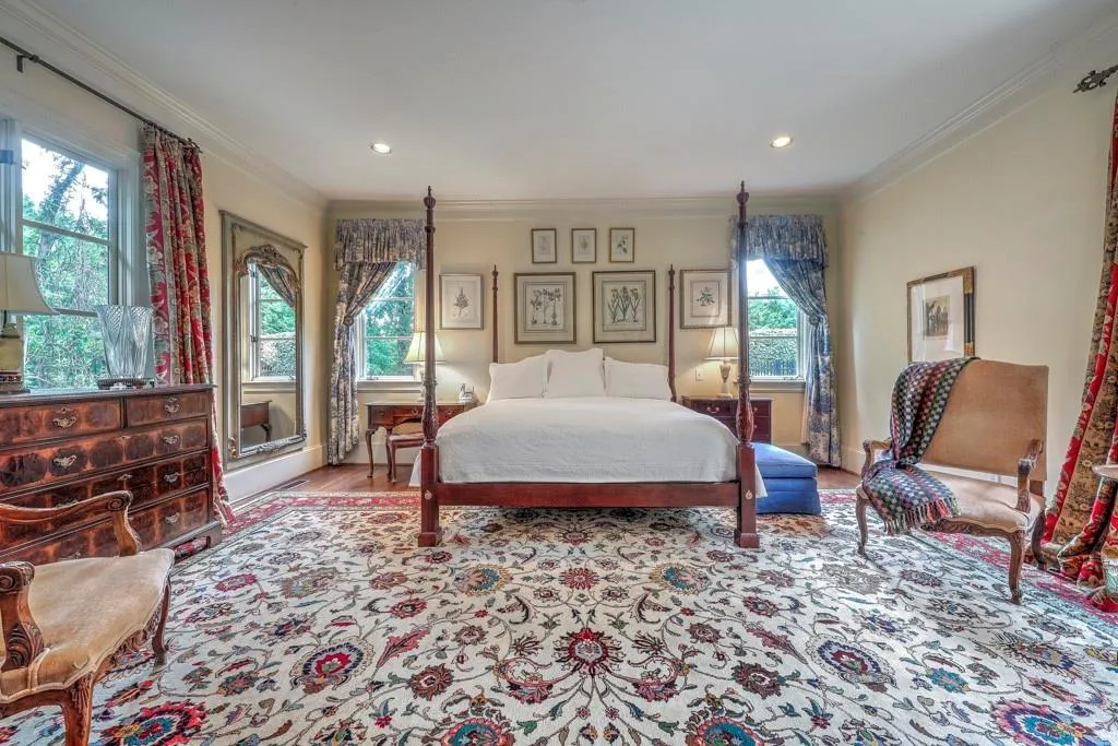 1075 Heards Ferry Road, Atlanta, Georgia 30328, 5 Bedrooms Bedrooms, ,3 BathroomsBathrooms,Residential,Sold,1075 Heards Ferry Road,6603577
