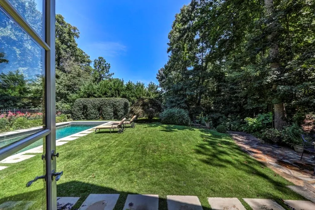 1075 Heards Ferry Road, Atlanta, Georgia 30328, 5 Bedrooms Bedrooms, ,3 BathroomsBathrooms,Residential,Sold,1075 Heards Ferry Road,6603577