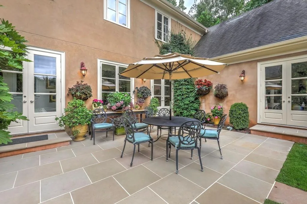 1075 Heards Ferry Road, Atlanta, Georgia 30328, 5 Bedrooms Bedrooms, ,3 BathroomsBathrooms,Residential,Sold,1075 Heards Ferry Road,6603577