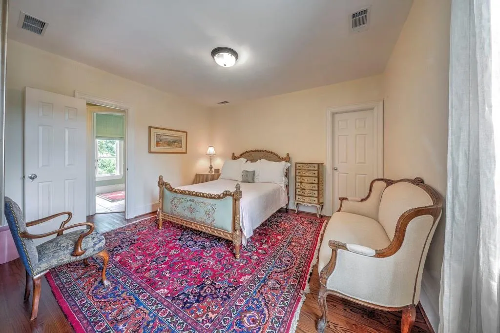 1075 Heards Ferry Road, Atlanta, Georgia 30328, 5 Bedrooms Bedrooms, ,3 BathroomsBathrooms,Residential,Sold,1075 Heards Ferry Road,6603577