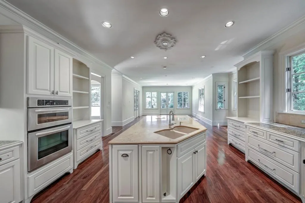 1075 Heards Ferry Road, Atlanta, Georgia 30328, 5 Bedrooms Bedrooms, ,3 BathroomsBathrooms,Residential,Sold,1075 Heards Ferry Road,6603577
