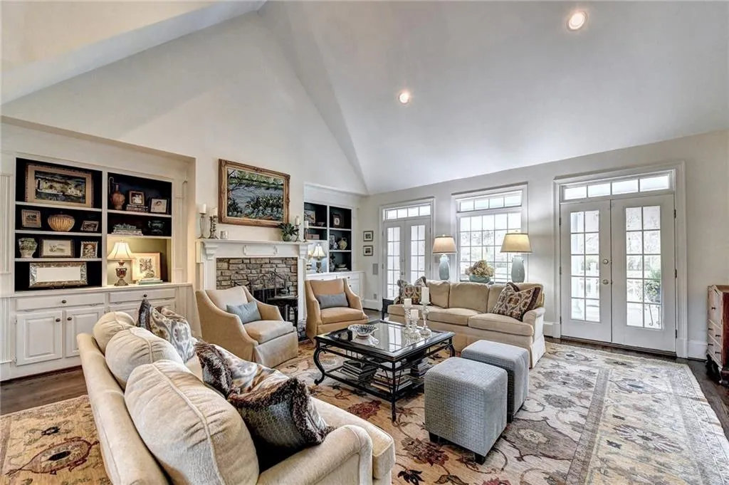 535 Avignon Court, Sandy Springs, Georgia 30350, 5 Bedrooms Bedrooms, ,4 BathroomsBathrooms,Residential,Sold,535 Avignon Court,7026937